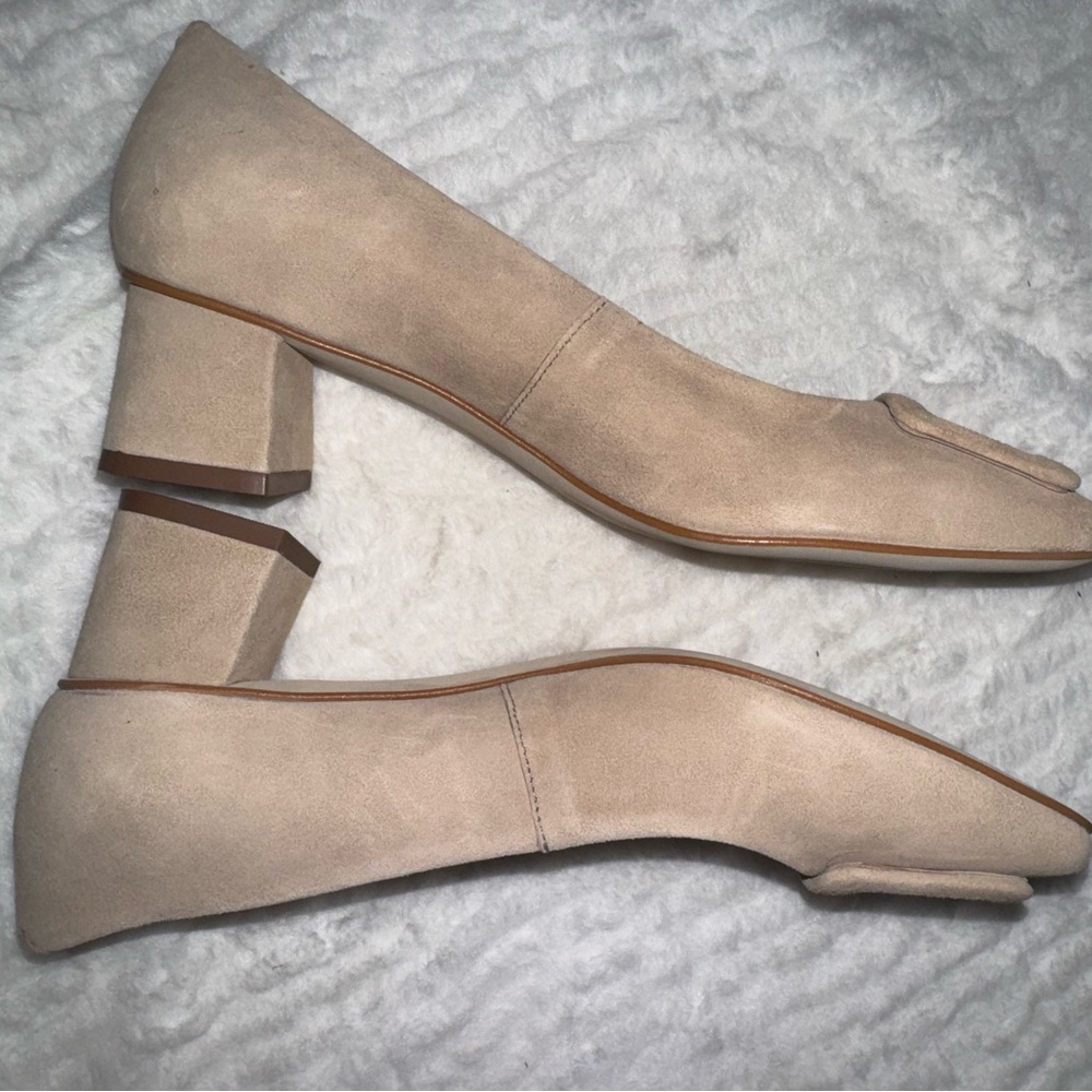 TALBOTS Elegant Tan Block Heel Pumps - Picture 7 of 9
